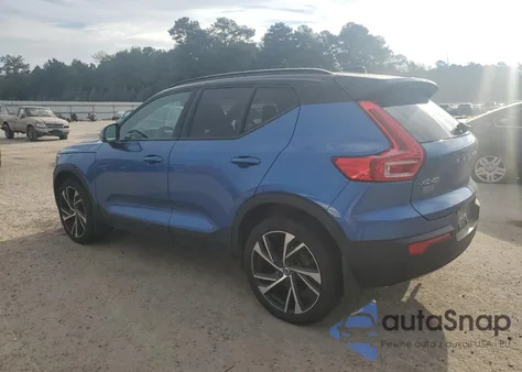 2021 Volvo Xc40 T5 R-Design z USA, uszkodzony, nr VIN YV4162UM4M2432870